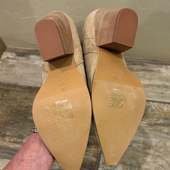 Chic Tan Knee-High Heeled Boots - Picture 3 of 3